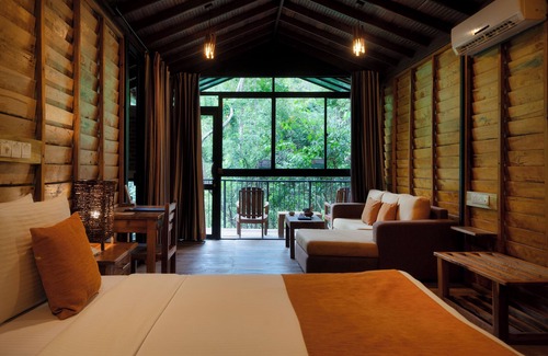 Imbulpe Hotel | Experience The Glenrock: 4-Star Stay with Pool & Spa