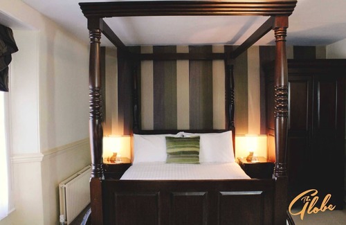 Sampford Peverell Hotel | Discover The Globe Inn: Family-Friendly with Great Dining