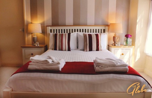 Sampford Peverell Hotel | Discover The Globe Inn: Family-Friendly with Great Dining