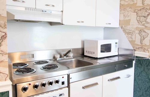 East Greenville Bed & Breakfast | Eco-Friendly Stay at The Globe Inn with Family Amenities