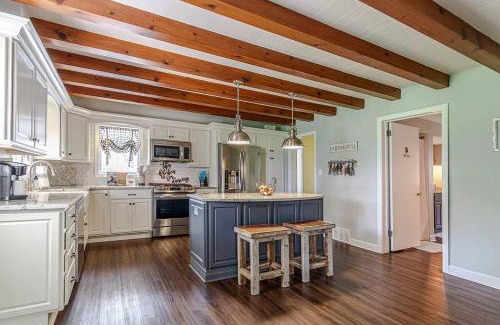 Kaneville House | Experience The Goat Farm: Pet-Friendly & 10/10 Rated Stay