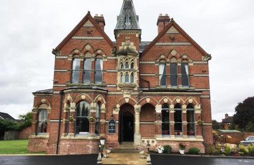 Bartestree Hotel | Cozy Stays at The Godwins with Breakfast & Family Amenities