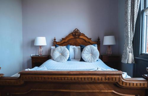 Bartestree Hotel | Cozy Stays at The Godwins with Breakfast & Family Amenities