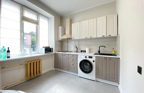 Lypky Apartment | Discover The Gold House: 4-Star Hotel & Pet Friendly Stay