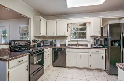 Northport House | Unforgettable Stay at The Golden Elephant with Family-Friendly Amenities