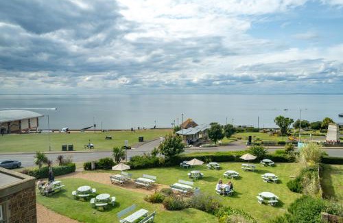 Hunstanton Hotel | Cozy Getaway at The Golden Lion Hotel with Ocean Views
