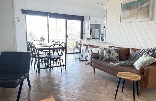 Hyams Beach House | Experience The Golden Retreat @ Hyams Beach with Ocean Views