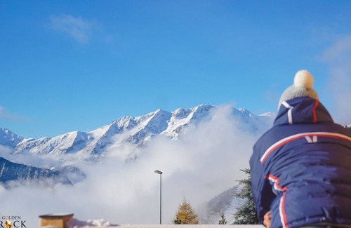 Viel-Alpe Apartment | Unforgettable Golden Rock Apartment with Hot Tub & More!