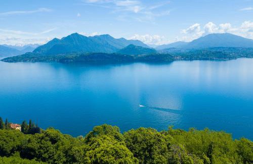 Carcioni Apartment | Relax at The Golden View - Perfect for Family Getaways