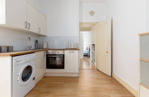 Shepherd's Bush Apartment | Discover Goldhawk Road Apartments with Family-Friendly Amenities