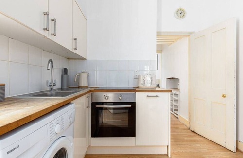 Shepherd's Bush Apartment | Discover Goldhawk Road Apartments with Family-Friendly Amenities