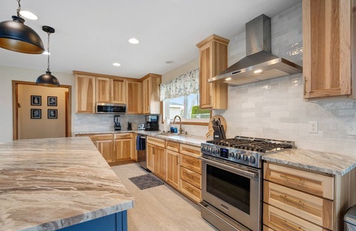 Tri-Cities House | Exceptional Stays at The Goldmine: Pet Friendly & Breakfast