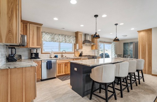 Tri-Cities House | Exceptional Stays at The Goldmine: Pet Friendly & Breakfast