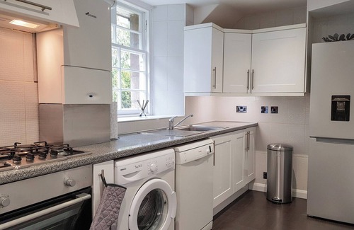 Glenrothes Cottage | The Goldsmiths Apartment