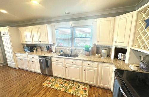 Lake Secession House | Discover The Good Life Lake House: Family-Friendly Retreat