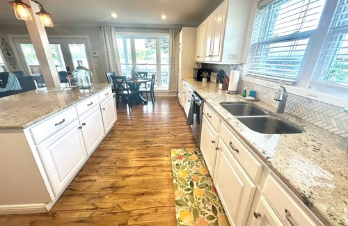 Lake Secession House | Discover The Good Life Lake House: Family-Friendly Retreat