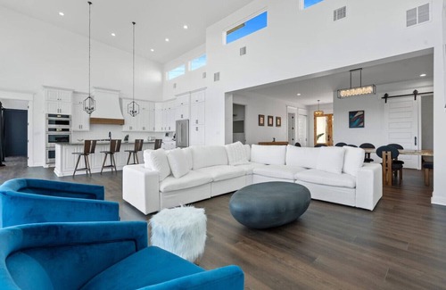 Rockwell House | The Good Life, Luxury Modern Lakehouse