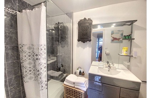 Vezelay Apartment | Cozy Getaway: The Good Studio Near Vezelay Basilica