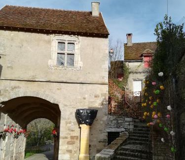 Vezelay Apartment | Discover The Good Studio Vezelay: Family-Friendly Retreat