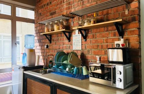 Kota Warisan Hostel | Budget-Friendly Stay at The Good Travelers Hostel - KL Airport
