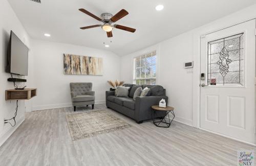 Tampa House | Good Vibes Only Cottage: 4-Star Pet & Child Friendly Retreat