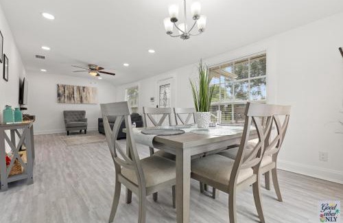 Tampa House | Good Vibes Only Cottage: 4-Star Pet & Child Friendly Retreat