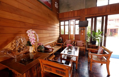 Mae Sariang House | Budget-Friendly Good View Guesthouse with Family Amenities
