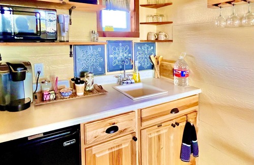 Dripping Springs Cabin | Explore The GOODNIGHT: Treehouse Suite with Kitchenette