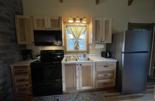 Lyons Cottage | Relax at The Goose Pond Cottage - A Pet-Friendly Getaway