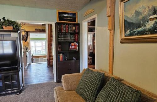 Henrieville House | Cozy Getaway at The Goulding Cottage with Loft Space