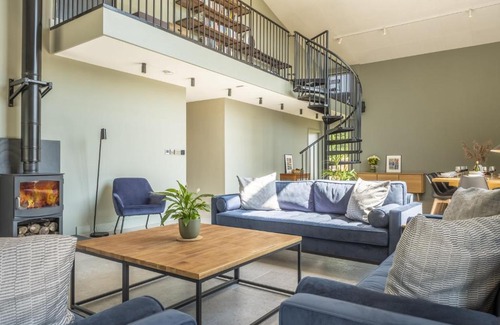 Foxley House | Discover The Grain Store: Pet-Friendly Family Retreat