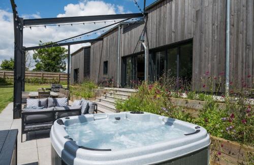 Foxley House | Discover The Grain Store: Pet-Friendly Family Retreat