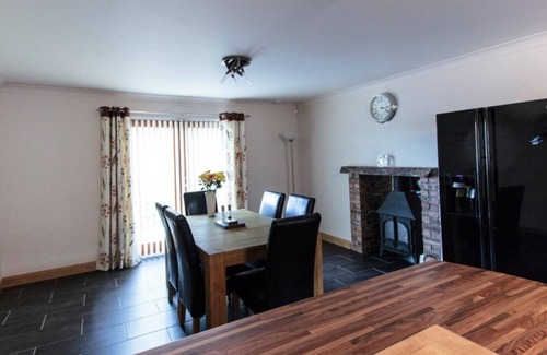 Dunfermline Cottage | The Granary. 4 star, 4 bedrooms.