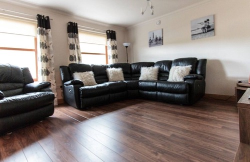 Dunfermline Cottage | The Granary. 4 star, 4 bedrooms.
