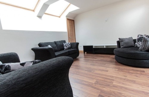 Dunfermline Cottage | The Granary. 4 star, 4 bedrooms.