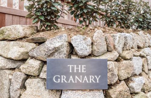 Mawnan Smith House | Top-Rated Family and Pet-Friendly Stay at The Granary