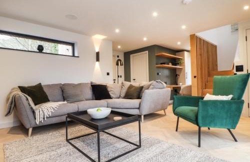 Mawnan Smith House | Top-Rated Family and Pet-Friendly Stay at The Granary