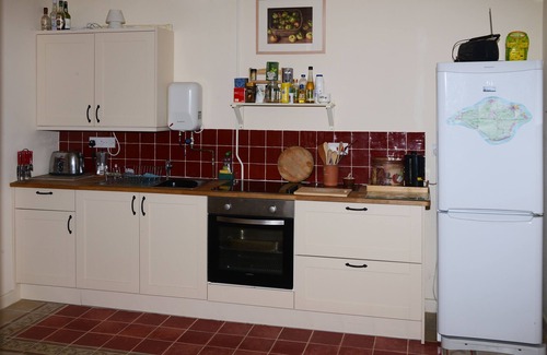 Godshill Cottage | Relax at The Granary: Cozy Cottage with Pool & Garden