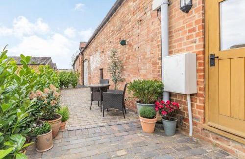 Evesham House | Relax at The Granary at Lane End Farm - 4-Star Retreat