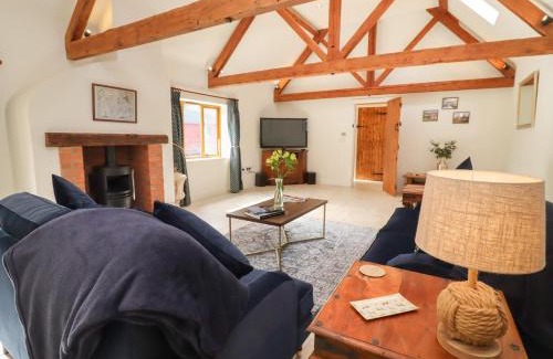 Evesham House | Relax at The Granary at Lane End Farm - 4-Star Retreat