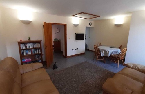 Polesworth Cottage | Experience The Granary: Scenic Barn Retreat on a Farm