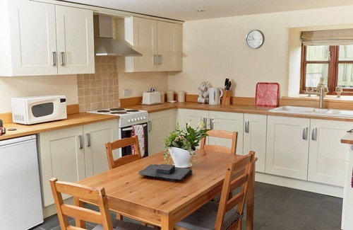 Lofthouse Apartment | Relax at The Granary @ Dallow Hall Barns with Spa & Breakfast