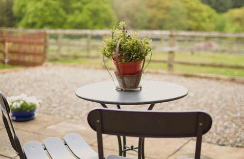 Lofthouse Apartment | Relax at The Granary @ Dallow Hall Barns with Spa & Breakfast