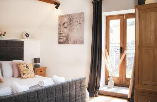 Barbrook Apartment | Elegant Getaway at The Granary - Pet and Child Friendly