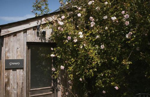 Barbrook Apartment | Elegant Getaway at The Granary - Pet and Child Friendly