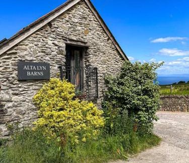 Barbrook Apartment | Elegant Getaway at The Granary - Pet and Child Friendly