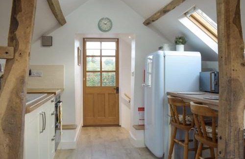 Clee Saint Margaret House | Discover The Granary: Family-Friendly Retreat with Top Ratings