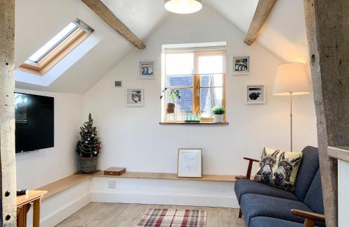 Clee Saint Margaret House | Discover The Granary: Family-Friendly Retreat with Top Ratings