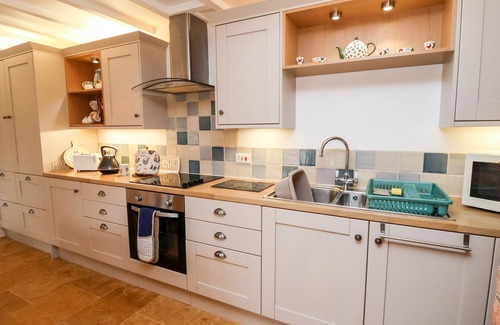 Askham Cottage | Discover The Granary: Pet-Friendly Retreat with Breakfast