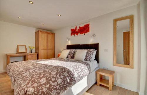 Barnstaple House | Family-Friendly Getaway at The Granary Muddiford